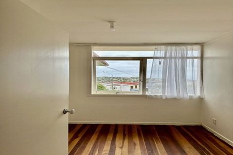 Photo of property in 4 Clematis Avenue, Murrays Bay, Auckland, 0630