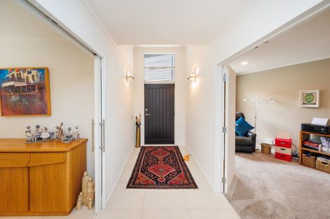 Photo of property in 6 The Oaks, Awapuni, Palmerston North, 4412