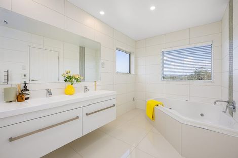 Photo of property in 5 Greyfort Road, Silverdale, 0932