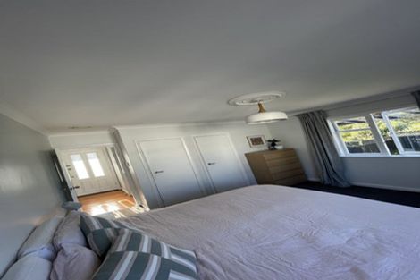 Photo of property in 206 Miromiro Road, Normandale, Lower Hutt, 5010