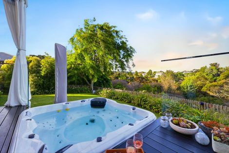 Photo of property in 22 Windfall Grove, Greenhithe, Auckland, 0632