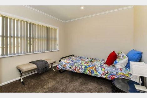Photo of property in 1 Royal Arch Place, Rosehill, Papakura, 2113