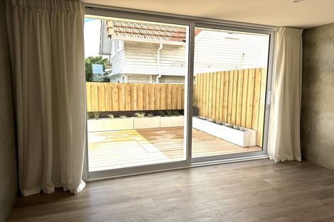Photo of property in 144 Apu Crescent, Lyall Bay, Wellington, 6022