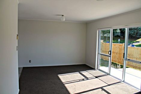 Photo of property in 1/8 Benchmark Drive, Massey, Auckland, 0614