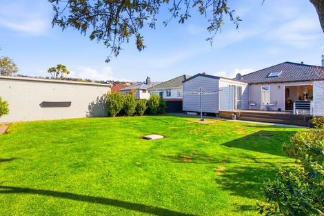 Photo of property in 55 Hargest Crescent, Saint Kilda, Dunedin, 9012