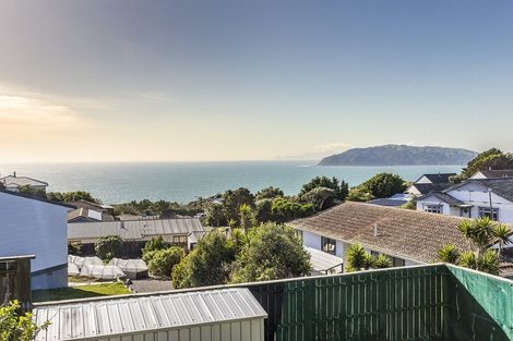 Photo of property in 128 Pikarere Street, Titahi Bay, Porirua, 5022