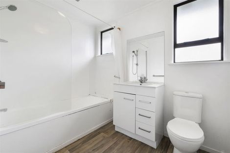 Photo of property in 132 Chichester Drive, Rosehill, Papakura, 2113