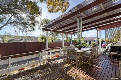 Photo of property in 50 Highland Park Drive, Highland Park, Auckland, 2010