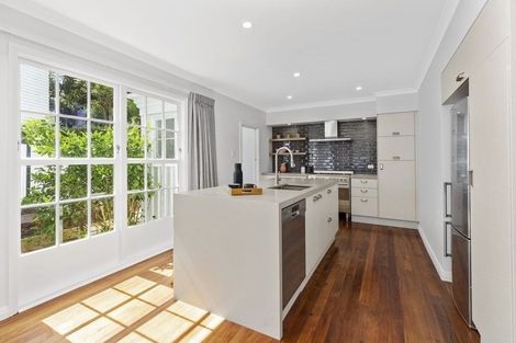 Photo of property in 2 Tio Tio Road, Miramar, Wellington, 6022