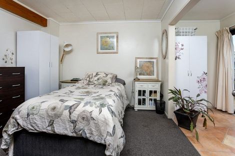 Photo of property in 34 Unsworth Drive, Unsworth Heights, Auckland, 0632