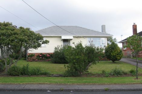 Photo of property in 2/16 Vodanovich Road, Te Atatu South, Auckland, 0610
