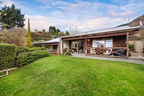 Photo of property in 4a Avalon Crescent, Fernhill, Queenstown, 9300