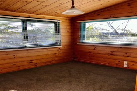 Photo of property in 11 Thelma Crescent, Torbay, Auckland, 0630