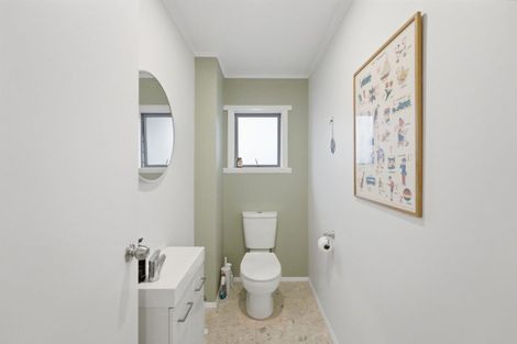 Photo of property in 82 Wairau Road, Oakura, 4314