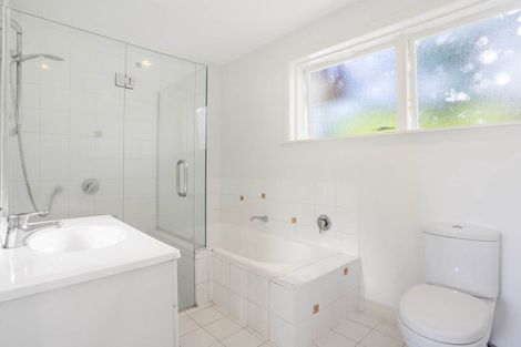 Photo of property in 4 Montgomery Avenue, Belmont, Auckland, 0622