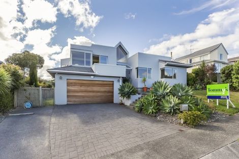 Photo of property in 8 Dornoch Place, Papakowhai, Porirua, 5024