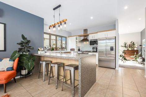 Photo of property in 61 Quadrant Heights, Paraparaumu, 5032