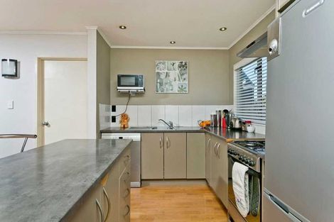 Photo of property in 2/15 Lambrown Drive, Totara Vale, Auckland, 0629