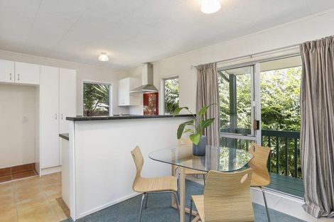 Photo of property in 92b Beach Road, Te Atatu Peninsula, Auckland, 0610