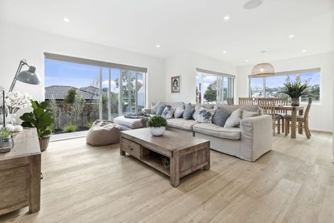 Photo of property in 2 Somerset Place, Stanmore Bay, Whangaparaoa, 0932