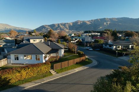 Photo of property in 8 Ragan Lane, Wanaka, 9305