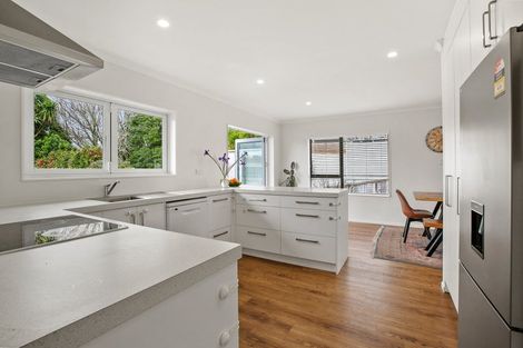 Photo of property in 60 Karina Road, Merrilands, New Plymouth, 4312