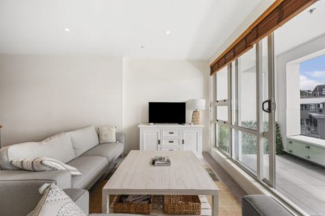 Photo of property in Stadium Garden Flats, 309/107 Thorndon Quay, Pipitea, Wellington, 6011