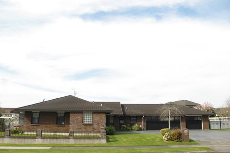 Photo of property in 9 Kinross Drive, Merrilands, New Plymouth, 4312