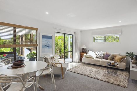 Photo of property in 2 Island View Terrace, Waikanae Beach, Waikanae, 5036