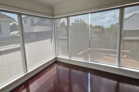 Photo of property in 2/15 Merton Avenue, Glenfield, Auckland, 0627