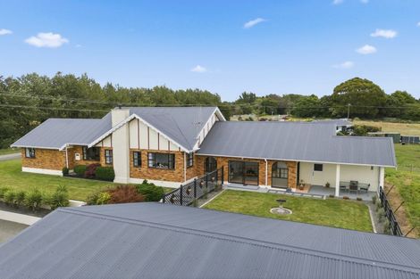Photo of property in 15 Koputaroa Road, Levin, 5575