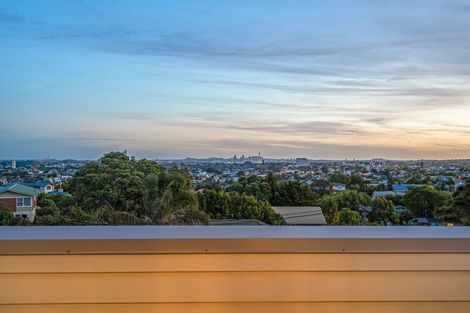 Photo of property in 13a Parr Terrace, Castor Bay, Auckland, 0620