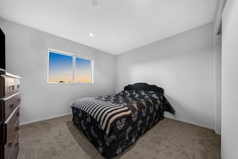 Photo of property in 10 San Fernando Way, Henderson, Auckland, 0612
