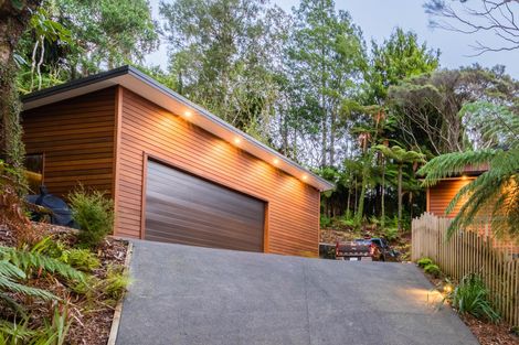 Photo of property in 410a Scenic Drive, Waiatarua, Auckland, 0612