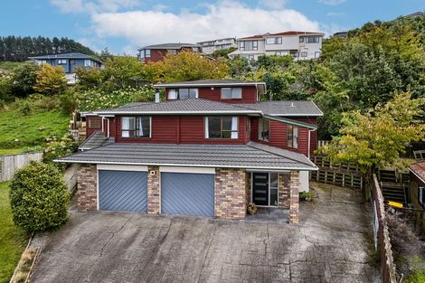 Photo of property in 12 Cullen Place, Tawa, Wellington, 5028