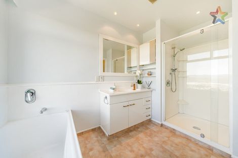 Photo of property in 35 Acacia Avenue, Maungaraki, Lower Hutt, 5010