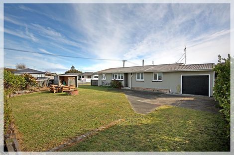 Photo of property in 19 Linklater Avenue, Foxton Beach, Foxton, 4815