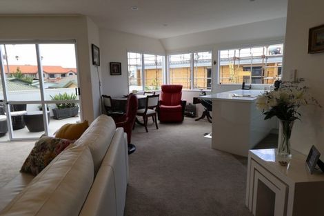 Photo of property in 212b Devonport Road, Tauranga, 3110