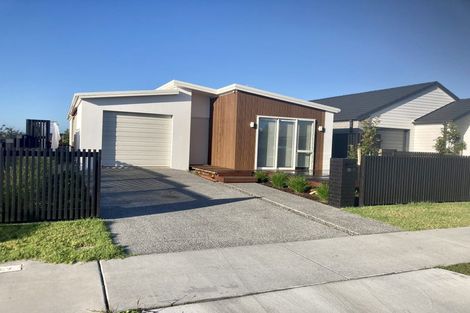 Photo of property in 30 Empire Crescent, Papamoa, 3118