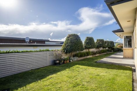 Photo of property in 5 Vardon Way, Waiwhakaiho, New Plymouth, 4312