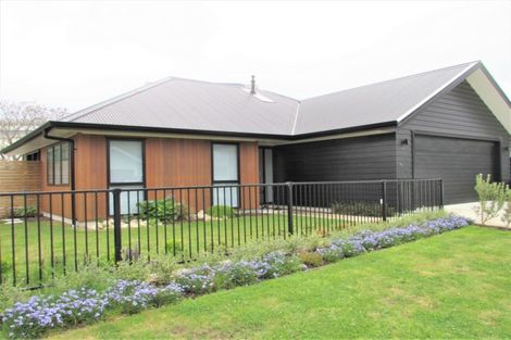 Photo of property in 5 Don Griffin Grove, Trentham, Upper Hutt, 5018