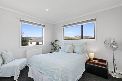 Photo of property in 32 Lanyon Place, Whitby, Porirua, 5024