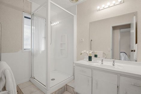 Photo of property in 2/4 Beach Road, Orewa, 0931