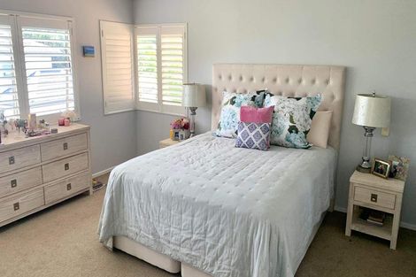 Photo of property in 1/464 Beach Road, Murrays Bay, Auckland, 0630