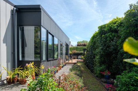 Photo of property in 6 Pukatea Close, Raumati Beach, Paraparaumu, 5032