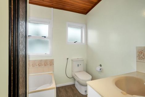 Photo of property in 1/42 Chartwell Avenue, Glenfield, Auckland, 0629