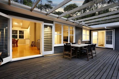 Photo of property in 759 West Coast Road, Oratia, Auckland, 0604