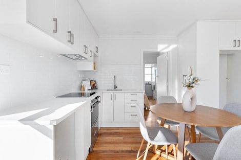 Photo of property in 2/34 Evelyn Place, Hillcrest, Auckland, 0627