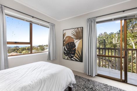 Photo of property in 2/807 East Coast Road, Northcross, Auckland, 0630