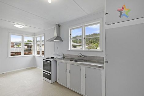 Photo of property in 10 Atiawa Crescent, Waiwhetu, Lower Hutt, 5010